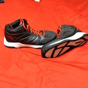 BLACK AND RED SNEAKERS. MENS 10 1/2